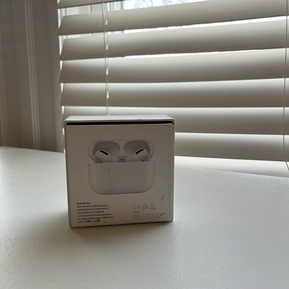 AirPod Pro’s First generation - Picture 3 of 6